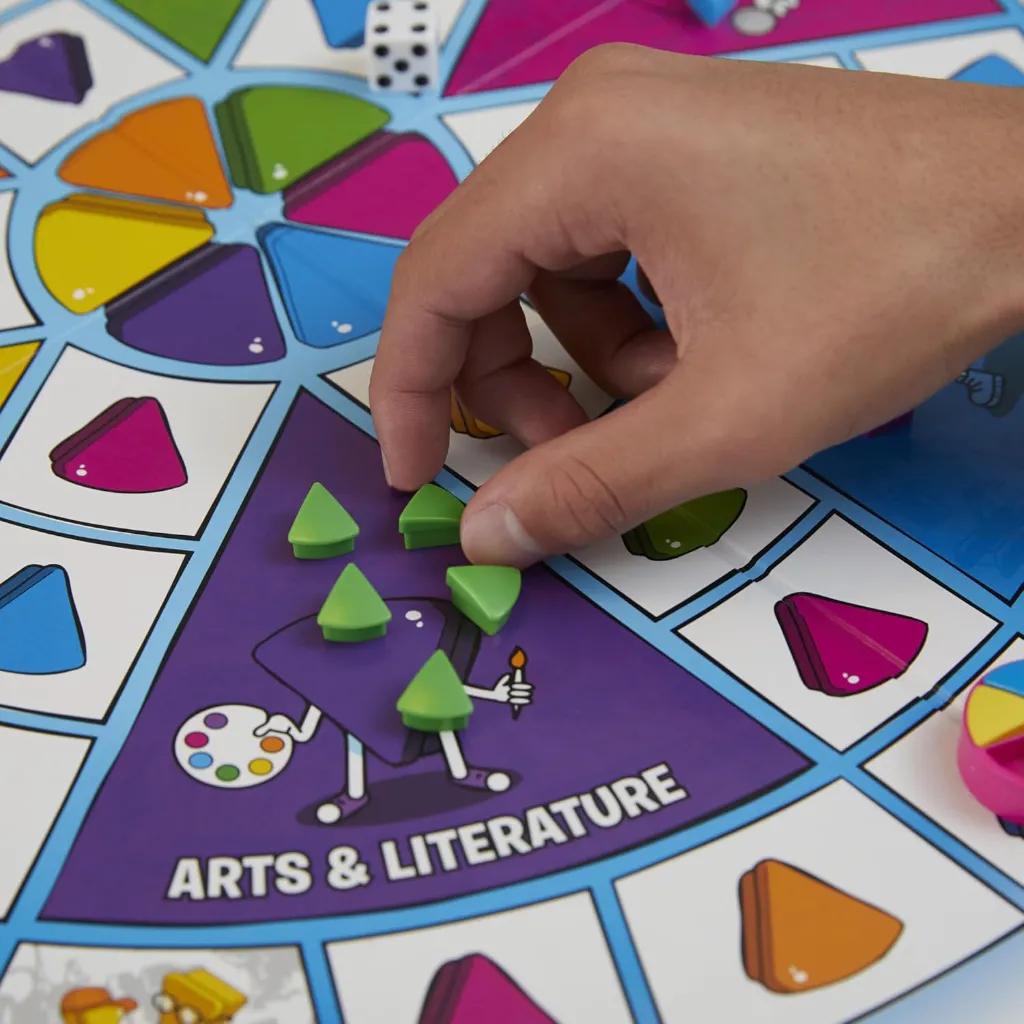 Trivial Pursuit - Family Edition Card Game (240 Cards) 4.webp