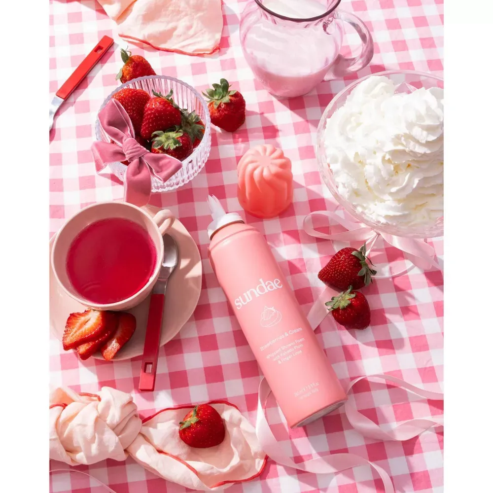 Sundae Strawberries & Cream Body Wash - 8.9 fl oz 4.webp