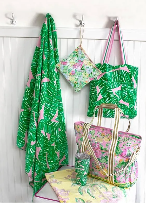 [LST-00010] Lilly Pulitzer: Towel Tote - Palm Trees (16.75 W x 16.75 H )